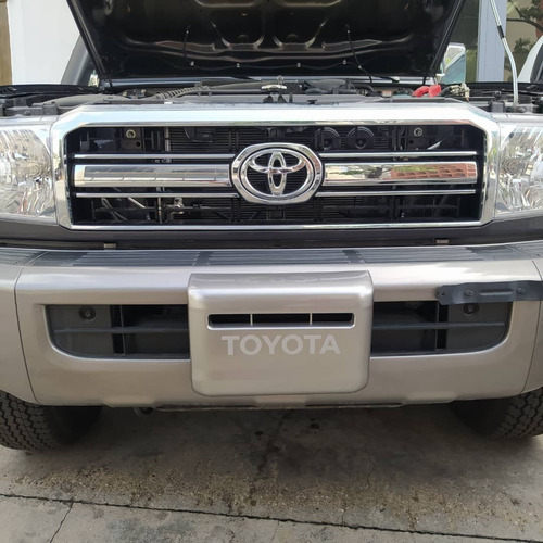 Imagen 10 de 11 de Toyota Macho Chasis Largo 2022 0km.