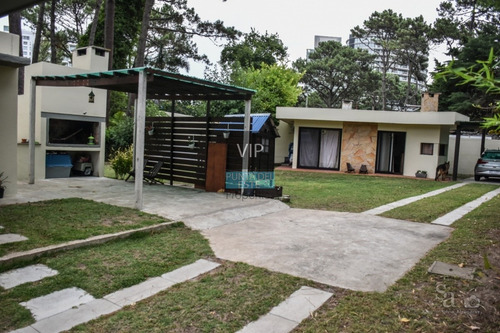 Casa En San Rafael, Punta Del Este, A Pocas Cuadras Del Mar- Ref: 181