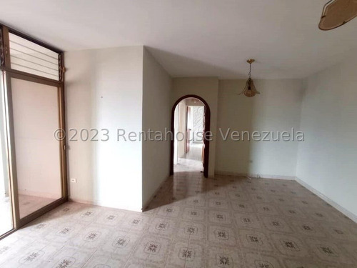 Julio Latouche 24-7616 Apartamento En Venta Prebo Valencia, 3hab, Cercano A Centros Comerciales, Listo Para Habitar, Planta Eléctrica Y Vigilancia Privada 24hrs.