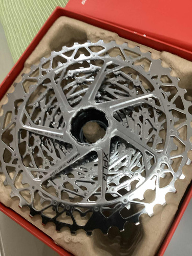 K7 Sram Rival 12 V Xplr 10/44 en la caja Xg-1251 D1 Xdr Color plateado Número máximo de dientes 44 Número mínimo de dientes 10