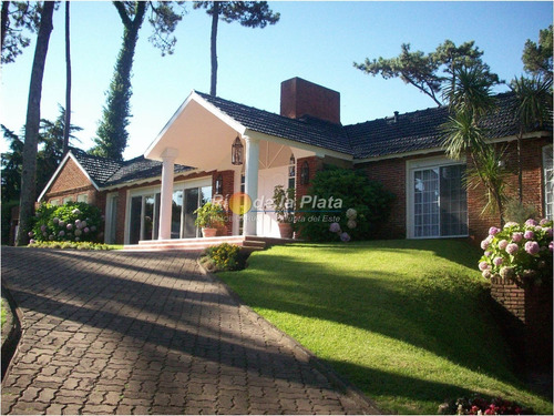 Imagen 3 de 30 de Casa En Cantegril, 5 Dormitorios *- Ref: 10631