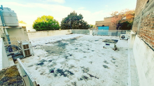 Casa 2 Dormitorios Cochera Doble O Local Con Depósito Jardín Terraza En Venta