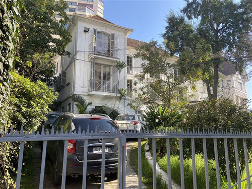 Casa En Venta De 14 Dorm. En Viña Del Mar