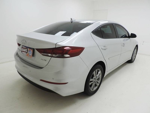 Hyundai Elantra 2.0 16v Flex 4p Automático