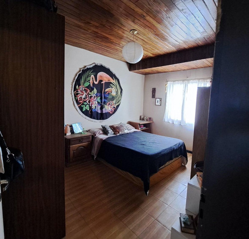 Casa En Venta - 6 Dormitorios 2 Baños - Cocheras - 200mts2 - Neuquen