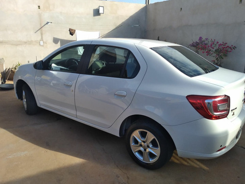 Imagem 2 de 6 de Renault Logan 2015 1.6 Dynamique Hi-power Easy-r 4p