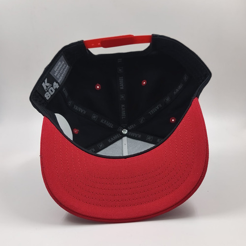 Gorra Premium Con Placa (dorada O Plata) Avión De Papel Negro/rojo Unitalla Plata