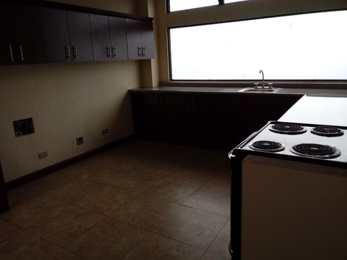 Imagen 1 de 7 de Apartamento En Renta En Zona 10 Muy Ceca De Centro Medico