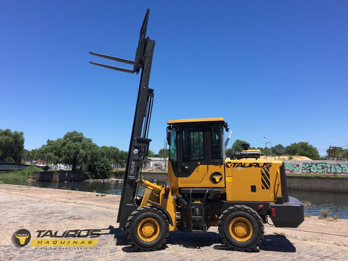 Tractoelevador Taurus Ctx825 A/a