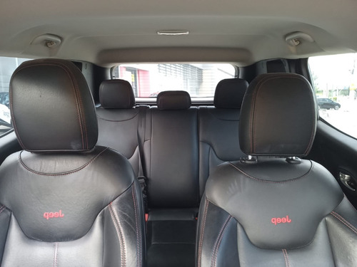 Imagem 2 de 9 de Jeep Renegade