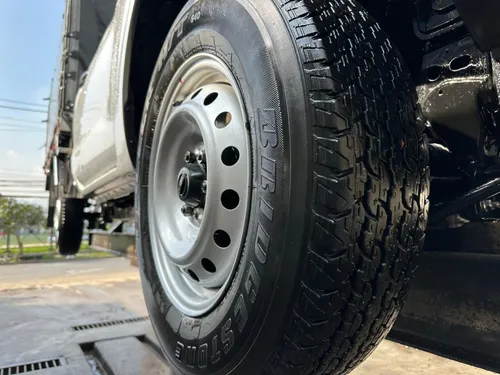 Nissan Np300 Frontier 2.5 Mt 4x2 Estaca
