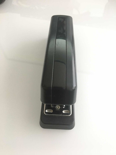 Engrapadora Media Tira De Cuerpo Plástico Barrilito Mod 125 (Usado)