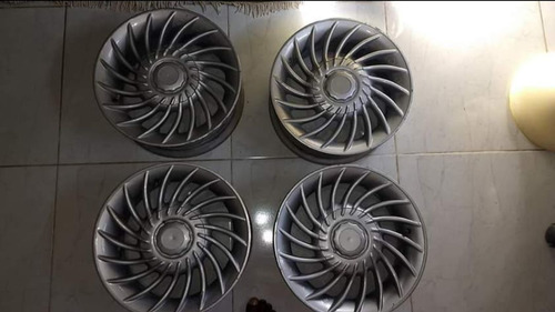 Imagem 2 de 2 de Quatro Furos