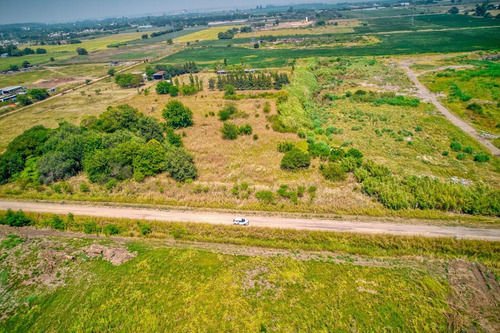 Imagen 6 de 10 de Fraccion De Campo En Perez En Plena Zona Industrial