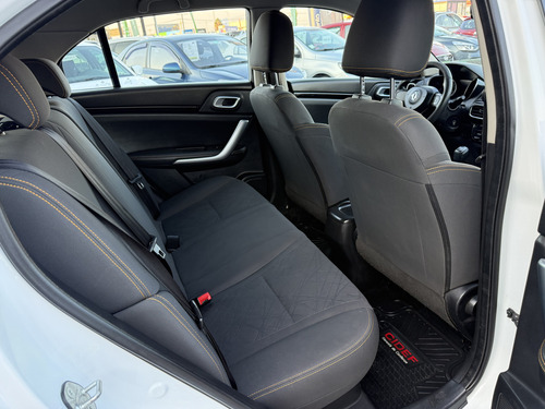 Dongfeng AX4 1.6 Luxury Mt5