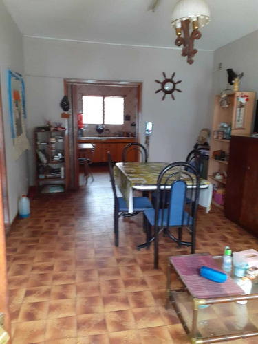 Casa Chalet En Venta Ubicado En Banfield, Lomas De Zamora, G.b.a. Zona Sur