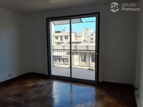 Oficina Con Terraza Privada En Venta En Santiago