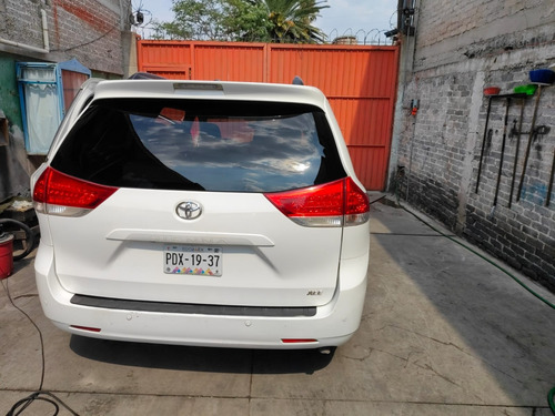 Toyota Sienna Xle At