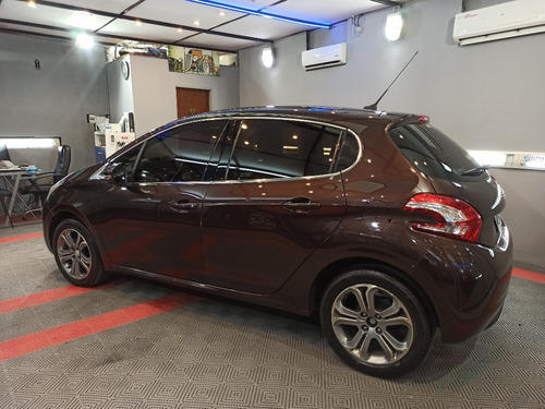 Imagen 4 de 15 de Peugeot 208 1.6 Feline Pack Cuir 2014