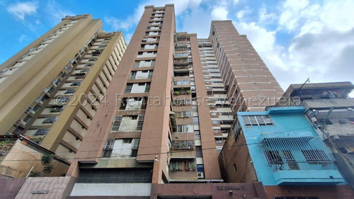 Oportunidad Única Apartamento Con Ubicación Estratégica En Venta En La Candelaria /  Hairol Gutierrez