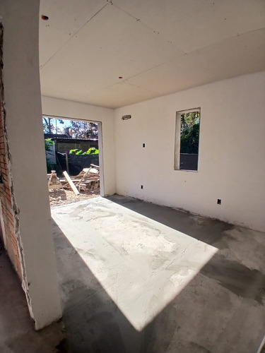 Venta Casas: Hermosa Casa De 3 Dormitorios Y 2 Baños, Con Loza Radiante En Todo Los Ambientes. En Zona Residencial Con Historia Pinares De Punta Del Este!!! Liebre Y Eridado.