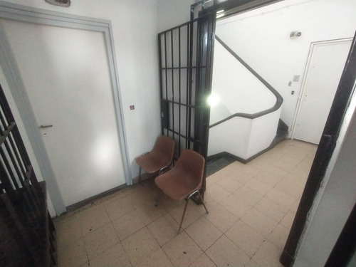 Departamento De 4 Ambientes En El Centro De Morón, Uso Múltiples (oficina)