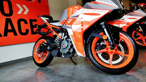 Imagen 2 de 15 de Rc 200 Ktm Automoto Lanús