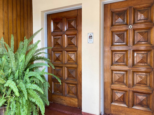 Venta Casa 5 Amb Dependencia Terraza Patio Jardin Parrilla En Floresta Norte