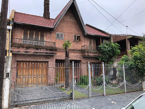 Imagen 1 de 30 de Casa En Venta De 3 Dormitorios C/ Cochera En Lomas Del Mirador