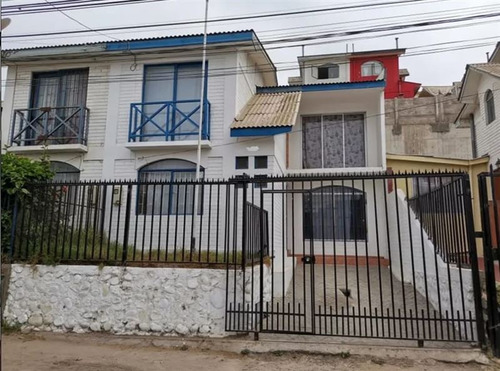 Casa En Venta De 3 Dorm. 2 Baños En Coquimbo