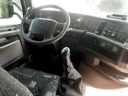 Imagem 6 de 15 de Volvo Fh 380 6x2 Ano 2005 Cama Gaucha E Turbo Clima