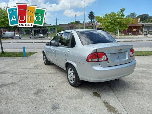 Chevrolet Corsa Super 2012 Gris Plata 4 Puertas