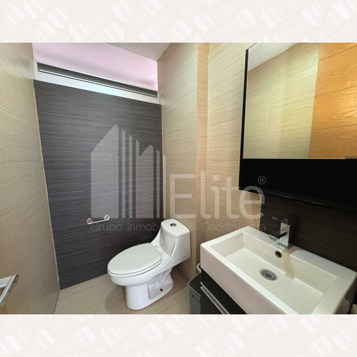 Casa Minimalista De 3 Niveles En Venta En Milenio Iii