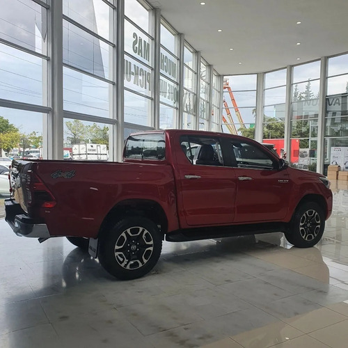 Imagen 12 de 15 de Hilux 4x2 Dc Srv 2.8 Tdi Mt 22 - Pronto A Llegar