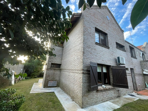 Casa En Venta De 3 Dormitorios En Piriápolis (ref: Iea-1832)