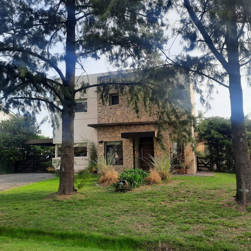 Venta Casa Estilo Minimalista- Club De Campo El Lauquén