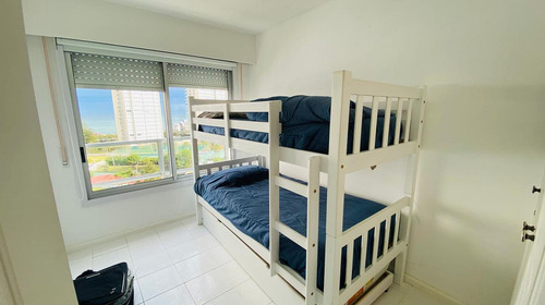 Apto De 2 Dorm, Muy Comodo Y Servicios - Playa Mansa