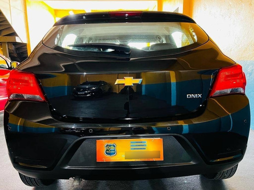 Imagem 6 de 15 de Chevrolet Onix 1.4 Mpfi Advantage 8v Flex 4p Automático