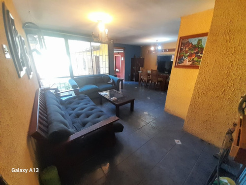 Amplia Y Confortable Casa Habitación En La Comuna De Ñuñoa