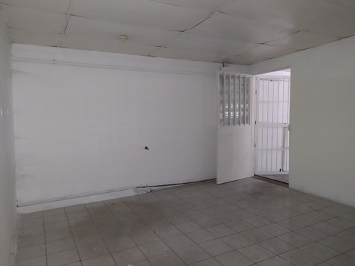 Imagen 3 de 17 de Galpon En Venta A Pie De Calle