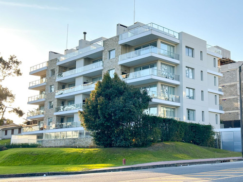 Apartamento Moderno Con Vista Al Mar Y Terraza Propia (ref: Rdp-256)