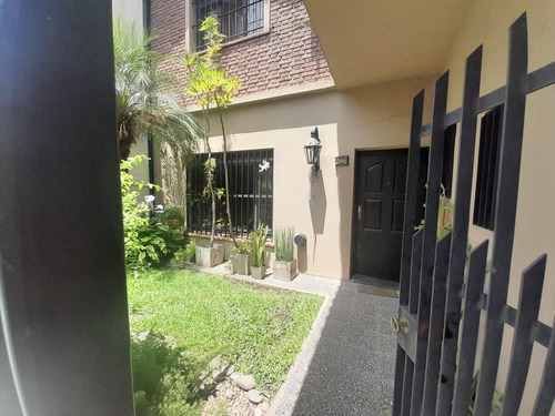 Venta - Casa En Haedo 5 Ambientes.