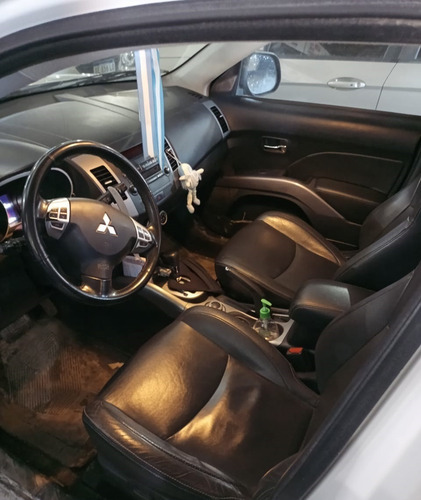 Imagen 4 de 8 de Mitsubishi Outlander 2.4 Gls 4wd At Cuero Tc (170cv) Mod2010