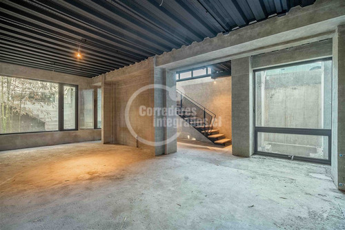 Casa En Venta De 6 Dorm. En Colina