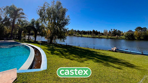 Casa A La Venta, Al Lago, Con Increíble Espejo De Agua En El Barrio Los Castores. Nordelta.