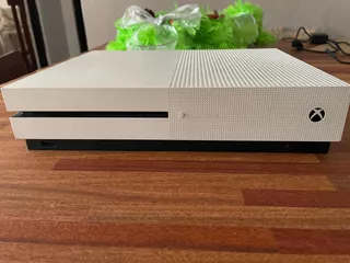 Xbox One S Consola Sola / 1 Tera / Sin Control Inalámbrico.