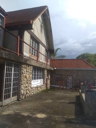 Imagen 7 de 14 de Casa - Mansión Estilo Tudor Inglesa En Guataparo