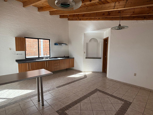 Casa En Renta De Una Recamara En Condominio En Fraccionamiento Campestre En Villa Corregidora, Qro. - ¡ideal Para Ejecutivos O Parejas Recién Casados!
