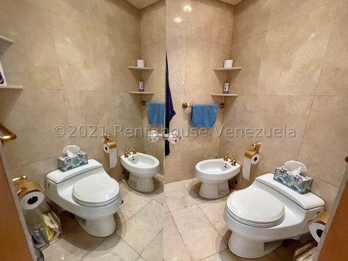 Hermosa Casa De Arquitectura Y Acabados De Lujos ,en Venta Ubicada En Los Chorros 24-4385