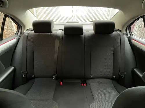 Volkswagen Jetta 2.0 L4 Mt